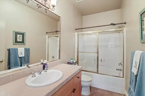Bath - 4613 Via Verde Ct, Modesto, CA 95357 photo 3 of 3