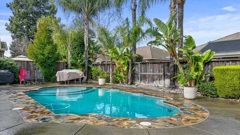 Exterior - 4613 Via Verde Ct, Modesto, CA 95357 photo 11 of 17