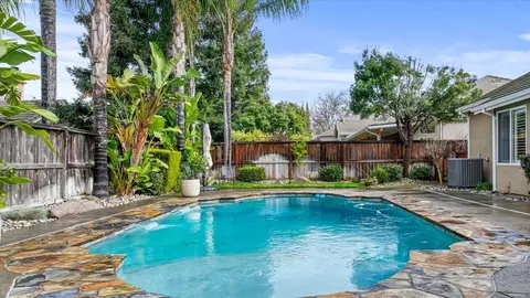 Exterior - 4613 Via Verde Ct, Modesto, CA 95357 photo 10 of 17