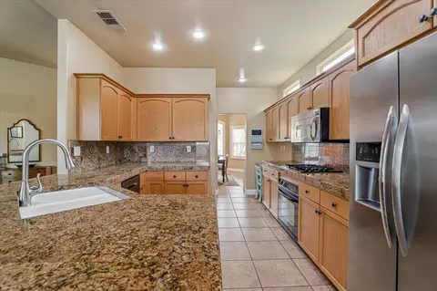 Kitchen - 4613 Via Verde Ct, Modesto, CA 95357 photo 5 of 7
