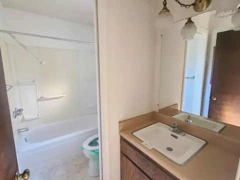 Bath - 5161 Oak Hill Rd, Placerville, CA 95667 photo 3 of 4