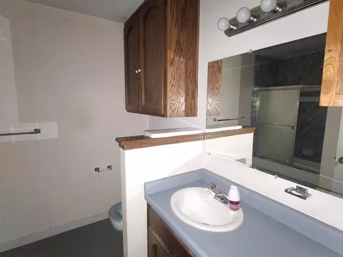 Bath - 5161 Oak Hill Rd, Placerville, CA 95667 photo 2 of 4