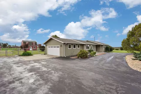 Exterior - 2294 E Forest Lake Rd, Acampo, CA 95220 photo 3 of 18
