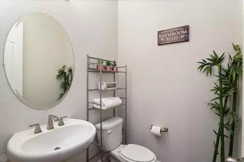 Bath - 1485 United St, Manteca, CA 95337 photo 5 of 6