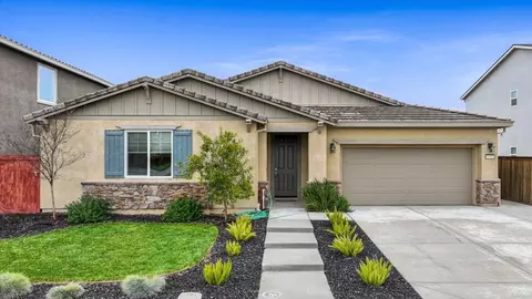 Exterior - 1485 United St, Manteca, CA 95337 photo 4 of 11