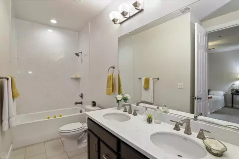 Bath - 1485 United St, Manteca, CA 95337 photo 6 of 6