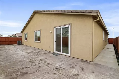 Exterior - 1485 United St, Manteca, CA 95337 photo 8 of 11
