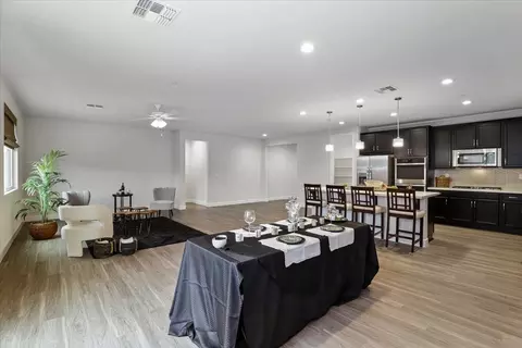 Dining - 1485 United St, Manteca, CA 95337 photo 2 of 3