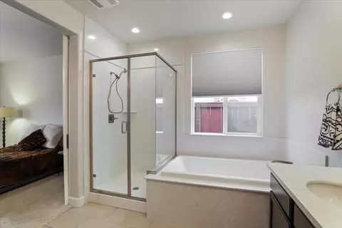 Bath - 1485 United St, Manteca, CA 95337 photo 4 of 6