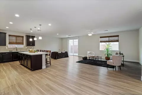 Living - 1485 United St, Manteca, CA 95337 photo 2 of 4