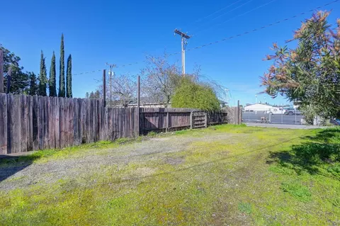 Exterior - 130 E Spruce St, Gridley, CA 95948 photo 20 of 28
