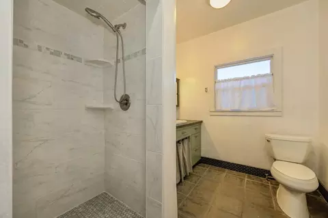 Bath - 130 E Spruce St, Gridley, CA 95948 photo 4 of 7