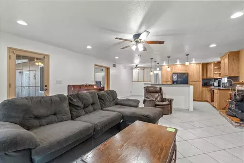 Living - 1004 Newkirk Way, Modesto, CA 95355 photo 3 of 3