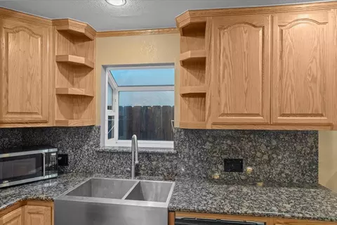 Kitchen - 1004 Newkirk Way, Modesto, CA 95355 photo 3 of 7