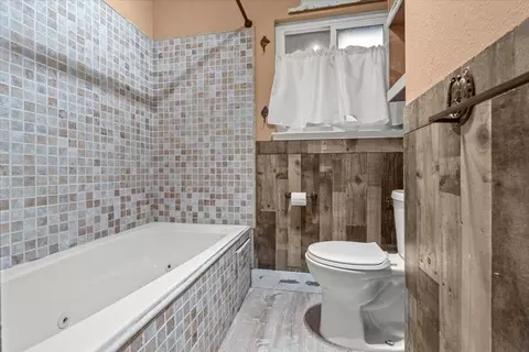 Bath - 1004 Newkirk Way, Modesto, CA 95355 photo 2 of 4