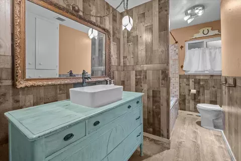 Bath - 1004 Newkirk Way, Modesto, CA 95355 photo 1 of 4