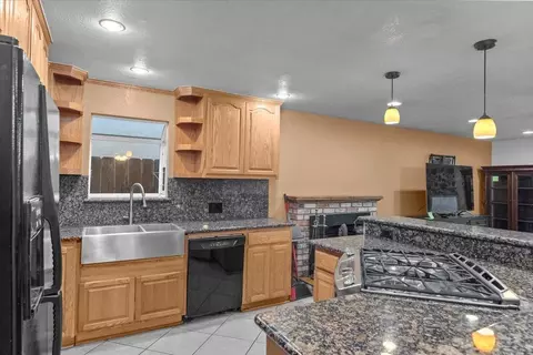 Kitchen - 1004 Newkirk Way, Modesto, CA 95355 photo 2 of 7