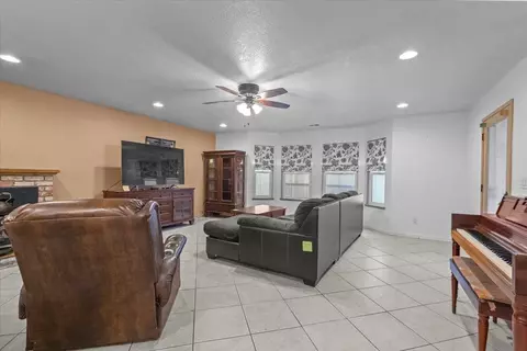 Living - 1004 Newkirk Way, Modesto, CA 95355 photo 1 of 3