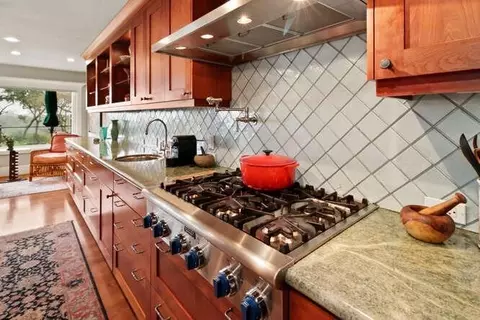 Kitchen - 64 Covered Bridge Rd, Carmichael, CA 95608 photo 6 of 10
