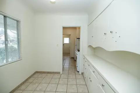 Entry Way - 219 Olive Ave, Modesto, CA 95350 photo 1 of 2