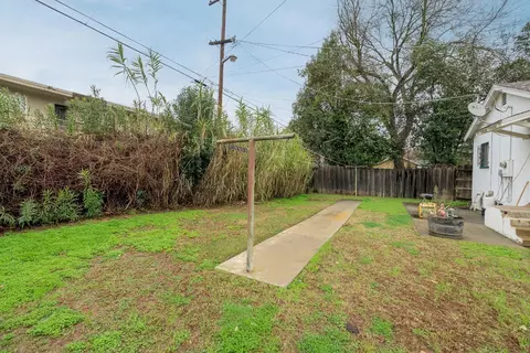 Exterior - 219 Olive Ave, Modesto, CA 95350 photo 6 of 10