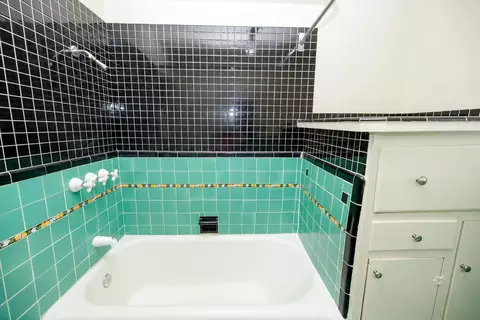 Bath - 219 Olive Ave, Modesto, CA 95350 photo 3 of 4