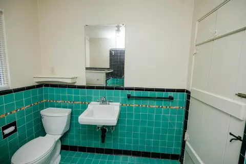 Bath - 219 Olive Ave, Modesto, CA 95350 photo 4 of 4