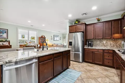 Kitchen - 1439 Arbor Brook Dr, Manteca, CA 95336 photo 2 of 3