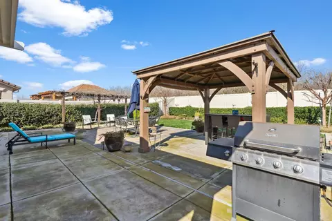 Exterior - 1439 Arbor Brook Dr, Manteca, CA 95336 photo 4 of 19