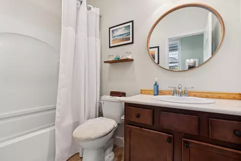 Bath - 1439 Arbor Brook Dr, Manteca, CA 95336 photo 1 of 3