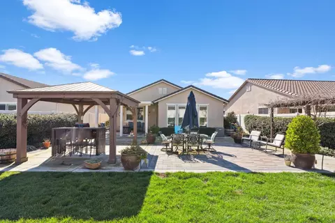 Exterior - 1439 Arbor Brook Dr, Manteca, CA 95336 photo 8 of 19