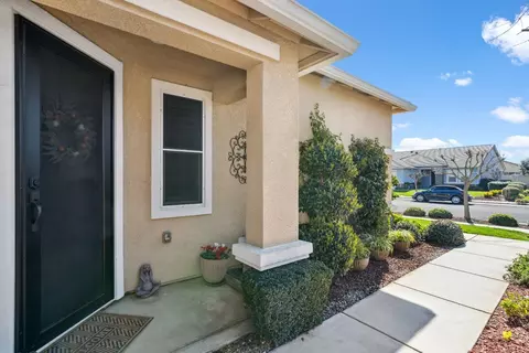 Exterior - 1439 Arbor Brook Dr, Manteca, CA 95336 photo 15 of 19