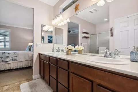 Bath - 1439 Arbor Brook Dr, Manteca, CA 95336 photo 3 of 3