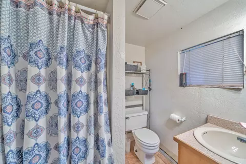 Bath - 982 Crescent St, Placerville, CA 95667 photo 2 of 2