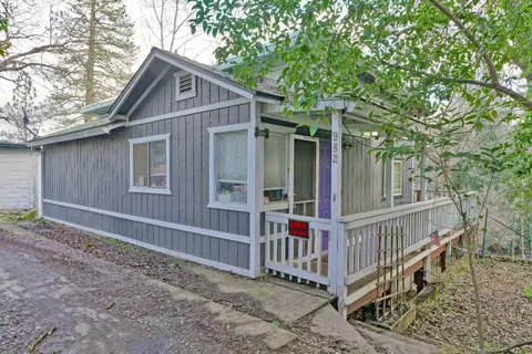 Exterior - 982 Crescent St, Placerville, CA 95667 photo 3 of 13