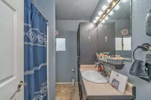Bath - 982 Crescent St, Placerville, CA 95667 photo 1 of 2