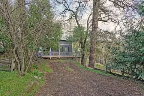 Exterior - 982 Crescent St, Placerville, CA 95667 photo 2 of 13