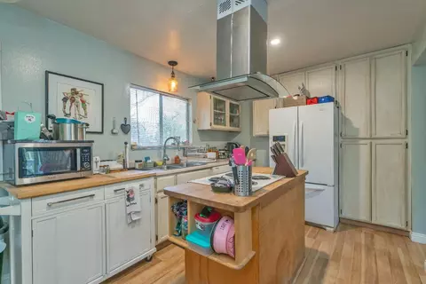Kitchen - 982 Crescent St, Placerville, CA 95667 photo 1 of 2