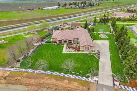 11720 Trailrider Dr, Elk Grove, CA 95624