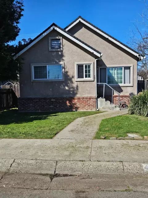 407 E Maple St, Lodi, CA 95240 photo 1
