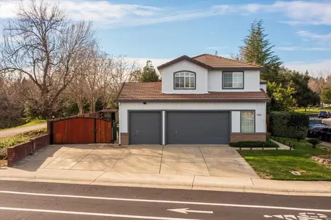 8982 Springhurst Dr, Elk Grove, CA 95624