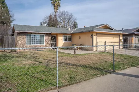 1863 Shadowbrook Dr, Merced, CA 95348 photo 2