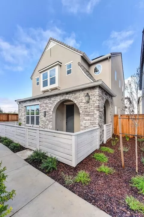 2369 Wanser Walk, Sacramento, CA 95818