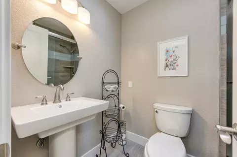 Bath - 104 Cobb Ct, Folsom, CA 95630 photo 5 of 7