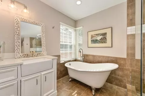 Bath - 104 Cobb Ct, Folsom, CA 95630 photo 2 of 7