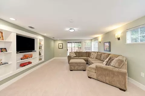 Living - 104 Cobb Ct, Folsom, CA 95630 photo 10 of 13