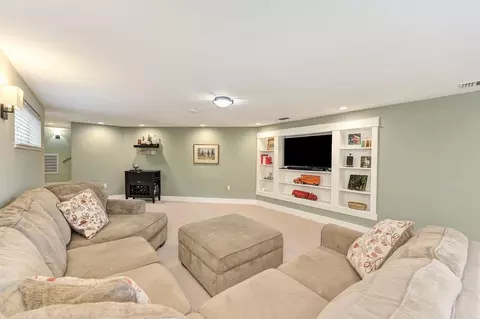 Living - 104 Cobb Ct, Folsom, CA 95630 photo 11 of 13