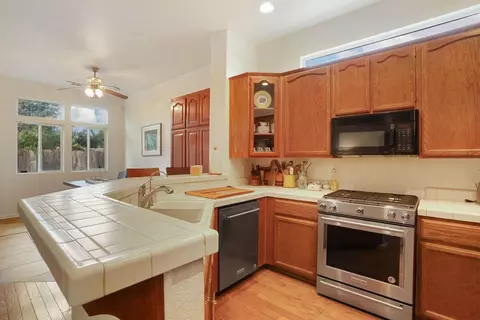 Kitchen - 4165 Donovan Way, Turlock, CA 95382 photo 7 of 8