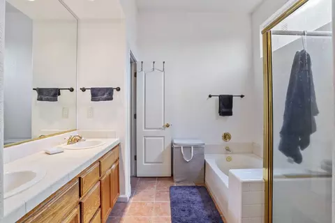 Bath - 4165 Donovan Way, Turlock, CA 95382 photo 1 of 5