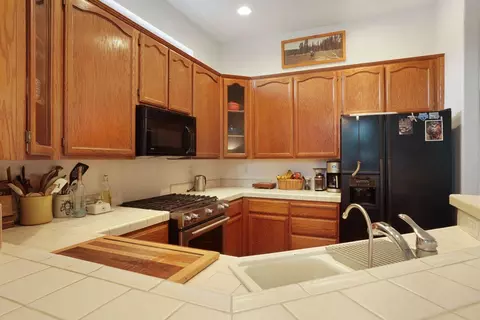 Kitchen - 4165 Donovan Way, Turlock, CA 95382 photo 4 of 8